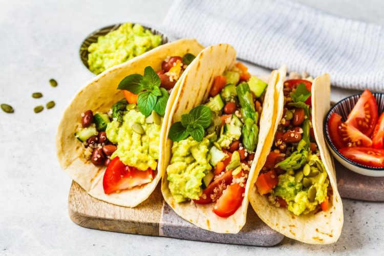 easy guacamole vegan tortillas